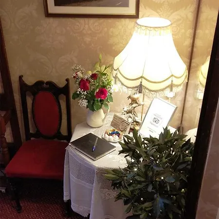 Panzió Inishross House *